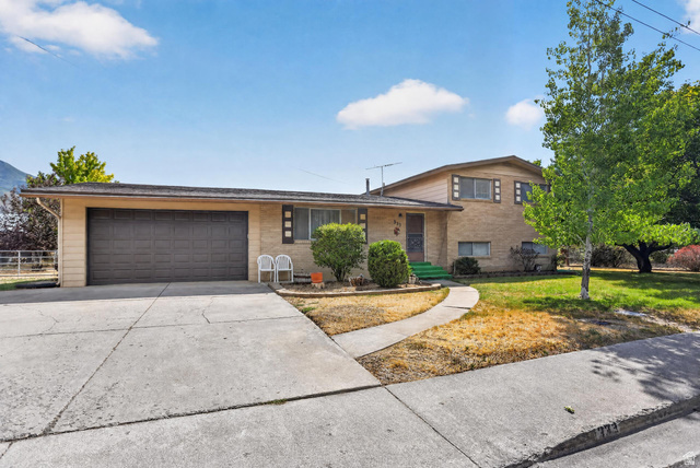 333 W Maple St
                     MLS #2181366