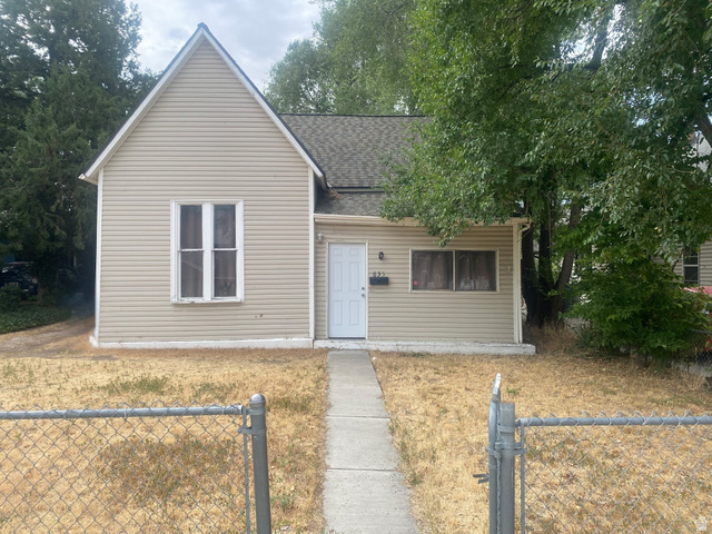 Main photo for 635 E 21st St