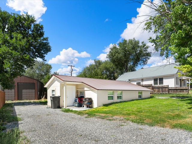 Main photo for 427 N Main St