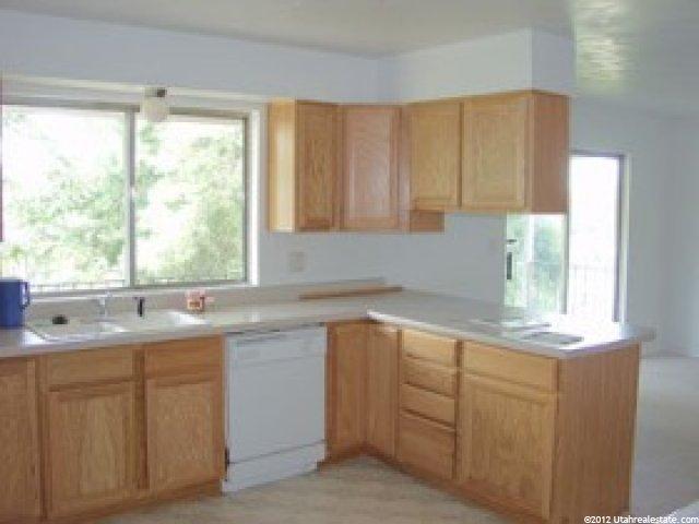 8252 Escalante Dr, Sandy, UT 84093 — photo 3