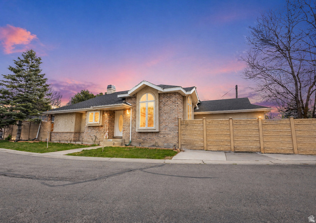 1522 E AMBLEWOOD LN, Millcreek UT 84124