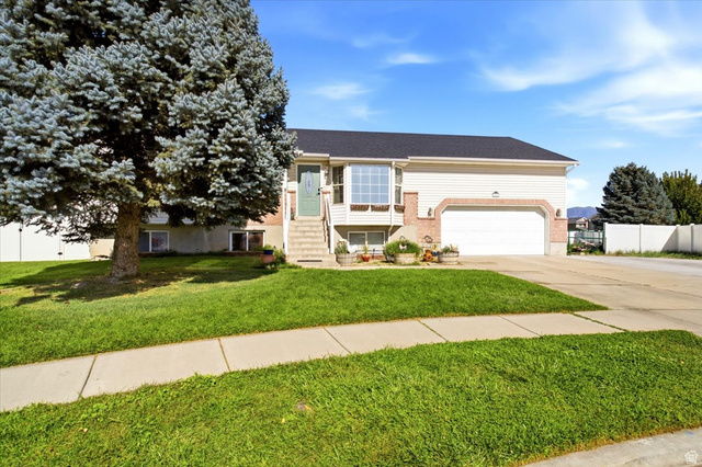 1053 S Killarney Dr
                     MLS #2181950