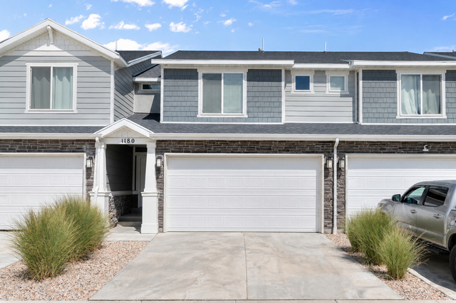 1180 W Hidden Spring Dr
                     MLS #2182517