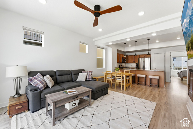 1386  VILLAGE GREEN TRL