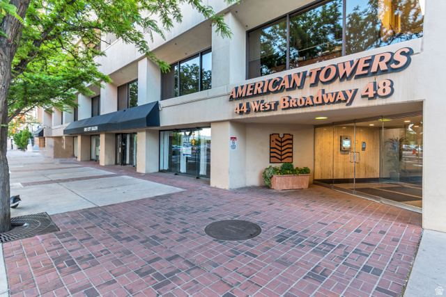 44 W Broadway  #1003s
                     MLS #2182735
