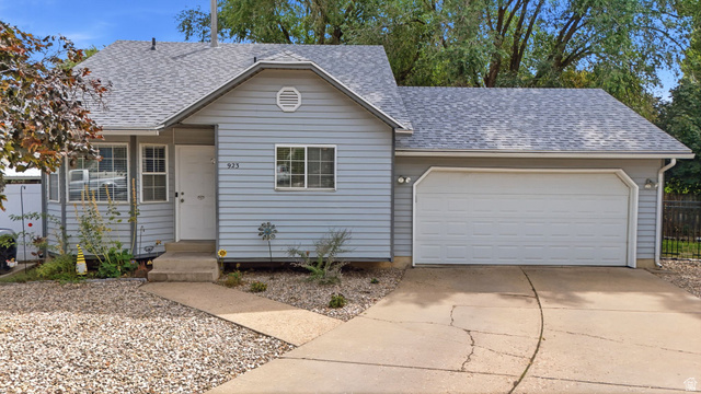 923 S Brookside Cir
                     MLS #2182783