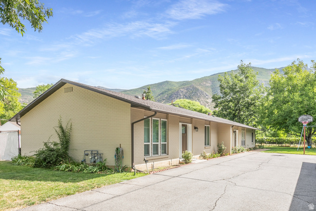 45 S 300 W
                     MLS #2182796