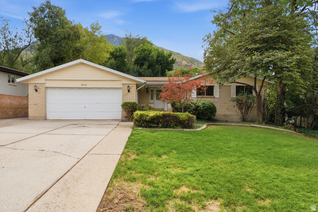 2830 E Valley View Ave
                     MLS #2182827