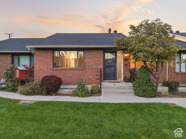 1767  Cobblestone Dr
                     MLS #2182934