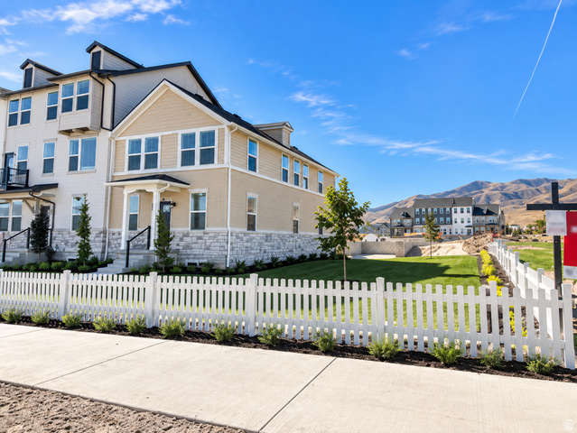 931 W Halvorsen Pkwy #225
                     MLS #2183438