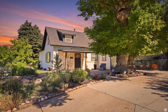2020  Robins Ave
                     MLS #2183863