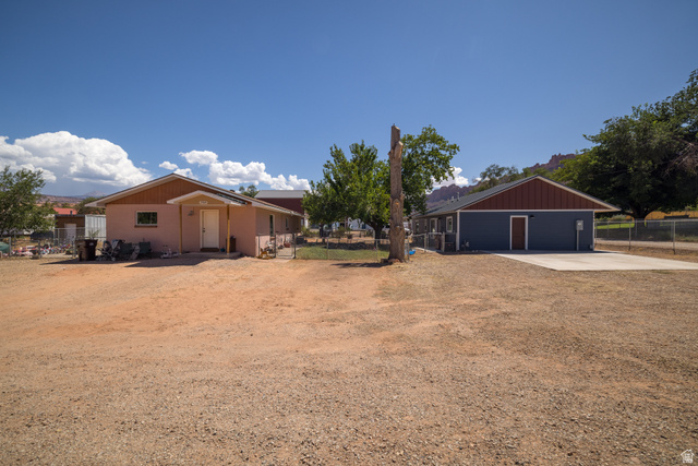 2468 E San Jose Rd
                     MLS #2183865