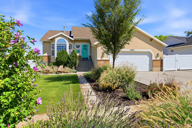 13935 S Lookout Peak Dr
                     MLS #2183924
