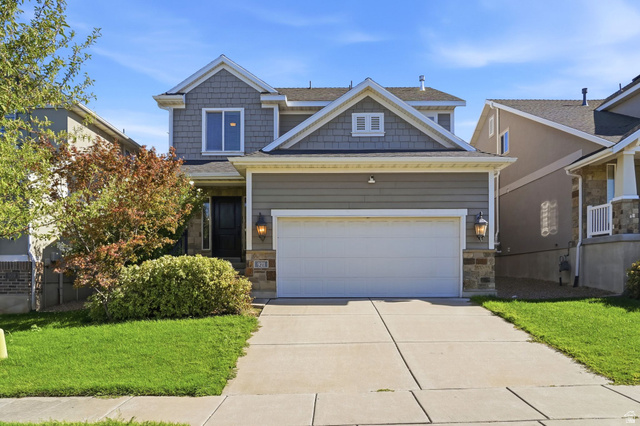 921 S Chestnut Dr
                     MLS #2183960