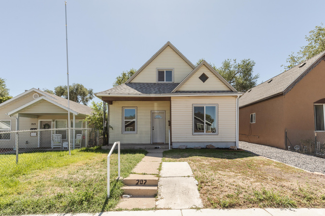 207  33rd St
                     MLS #2183976