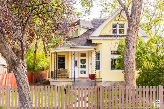 1527  Roberta St
                     MLS #2184406
