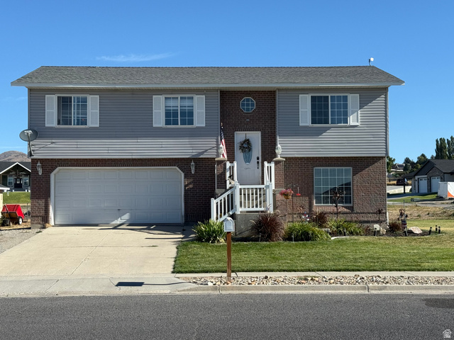 715 S HILLCREST LOOP