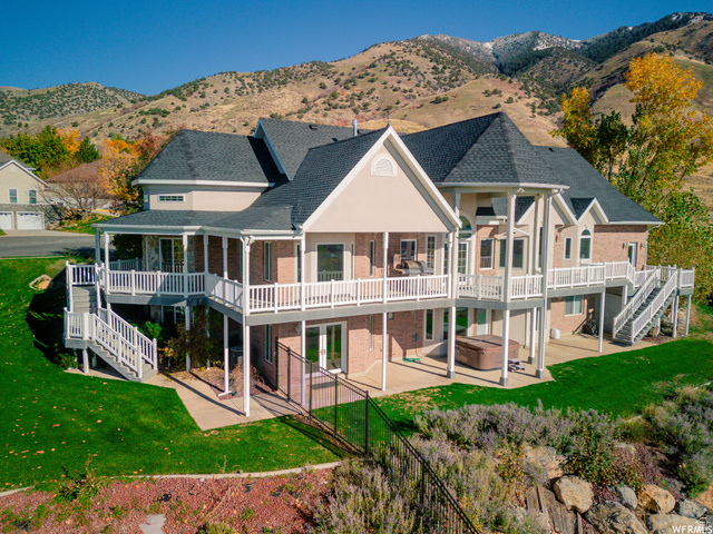 1358  Palisade Cir
                     MLS #2184686