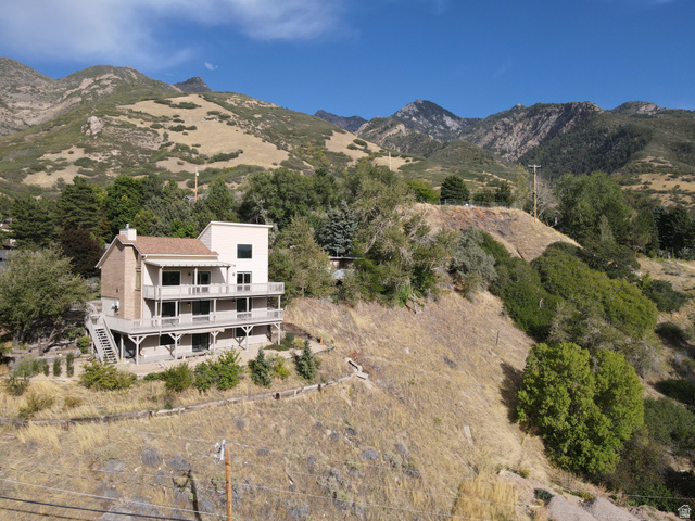 8562  Kings Cove Dr
                     MLS #2184866