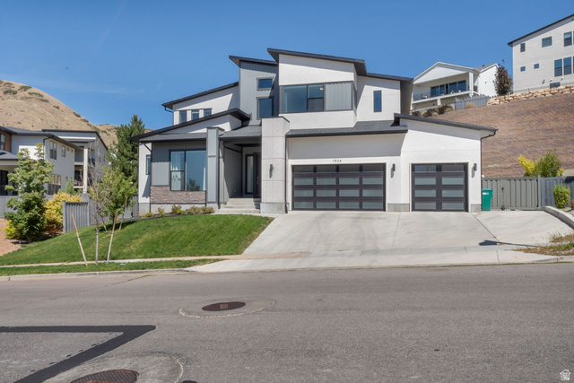 1924 W Oakridge Dr
                     MLS #2184971