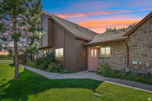 325 W Willow Way
                     MLS #2185063