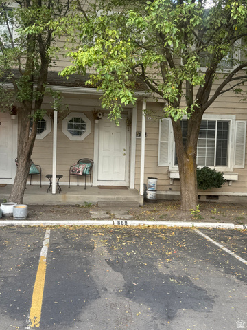 Main photo for 669 W 1950 N