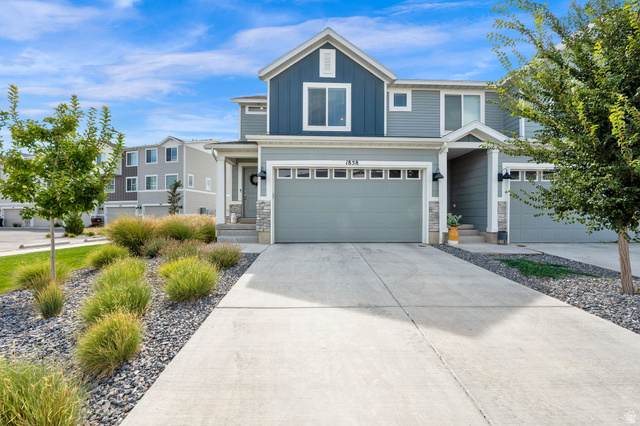 1858 E Fall St
                     MLS #2185726