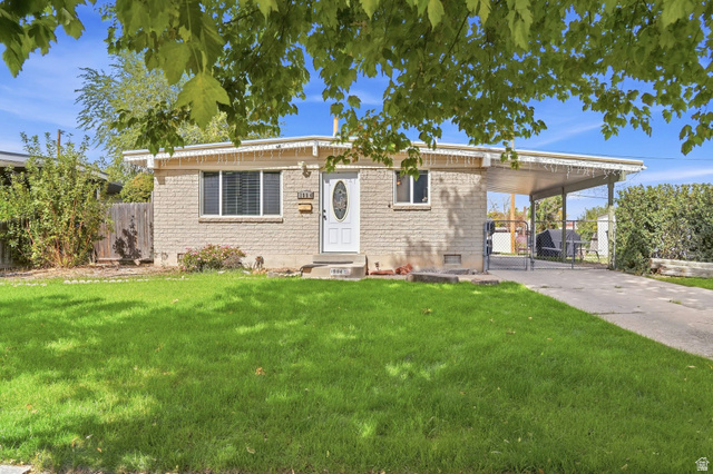 1994 W Champagne Ave
                     MLS #2185805
