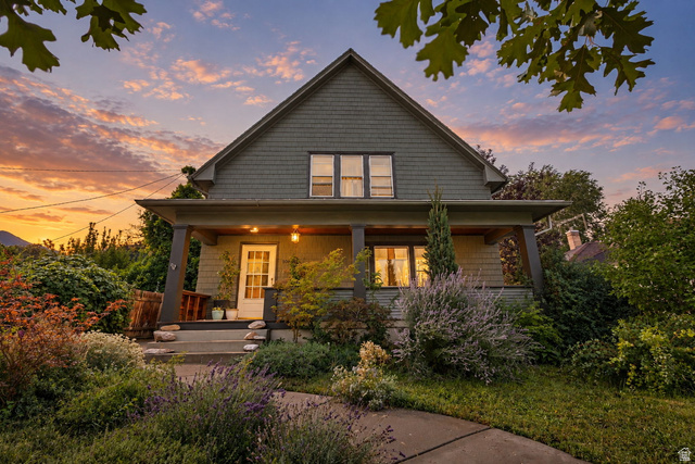 1069  Capitol St
                     MLS #2185947