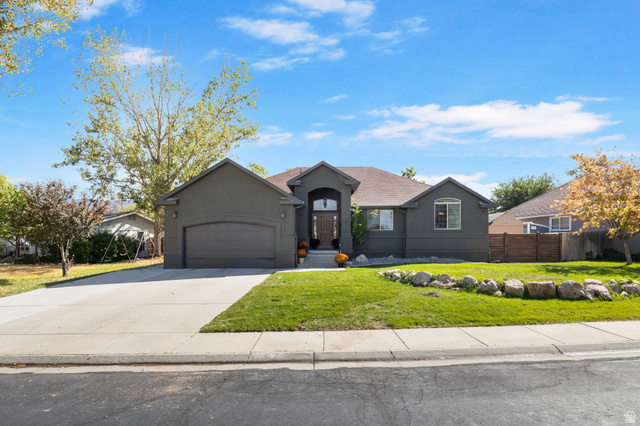 495  Country Club Dr
                     MLS #2185973