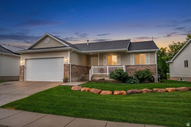 Main photo for 470 E Red Oak Dr