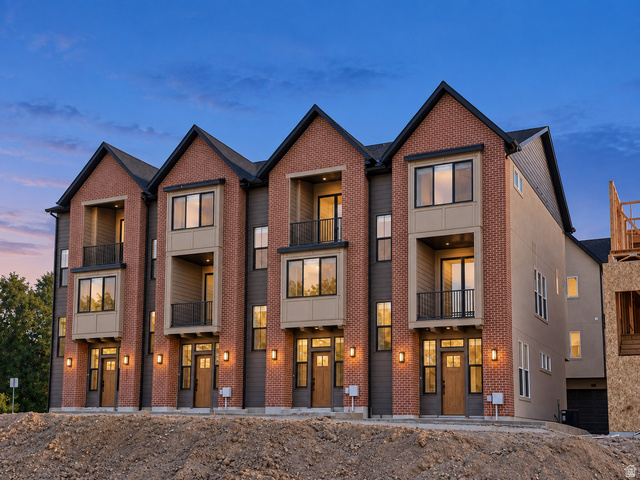 853 E Maplehurst Dr #118
                     MLS #2186430