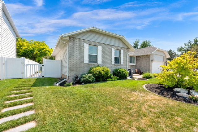 533 W Valley Dr
                     MLS #2186665