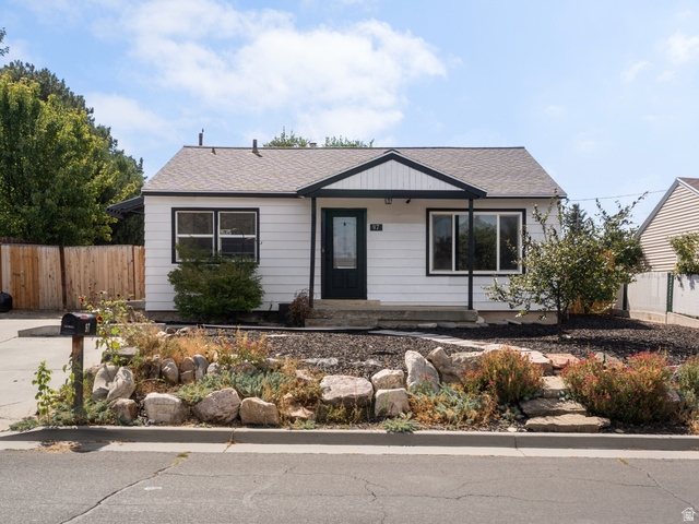 97 W Lester Ave