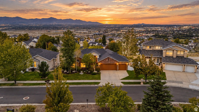 533 E Jade Park Ln
                     MLS #2186931