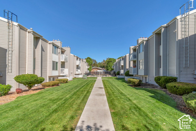 875 E Arrowhead Ln #13
                     MLS #2187168