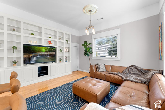 136 E 3rd Ave
                     MLS #2187227