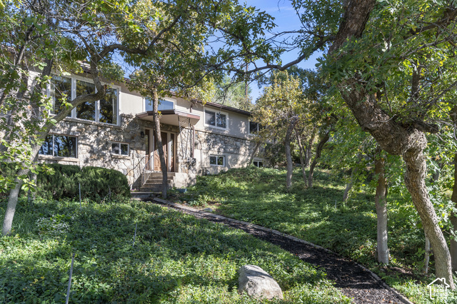 Main photo for 399  Oak Ln
