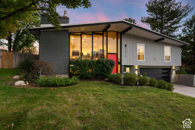 8678 S MOUNT MAJESTIC RD, Sandy UT 84093
