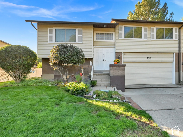 756 E Rainforest Dr
                     MLS #2187533