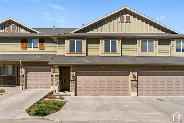 1809 E WHITETAIL DR