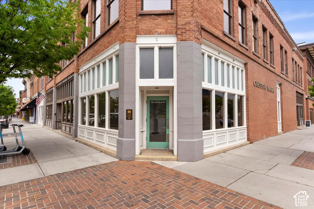 290 E 25TH ST #103