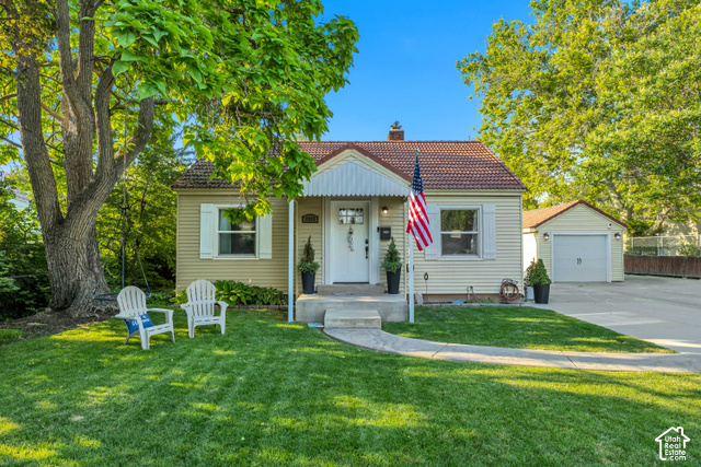 2333 E LAKEVIEW DR