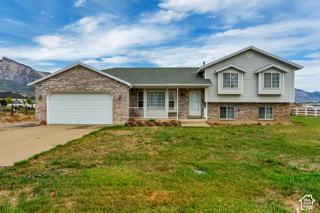 3032 N 2575 W