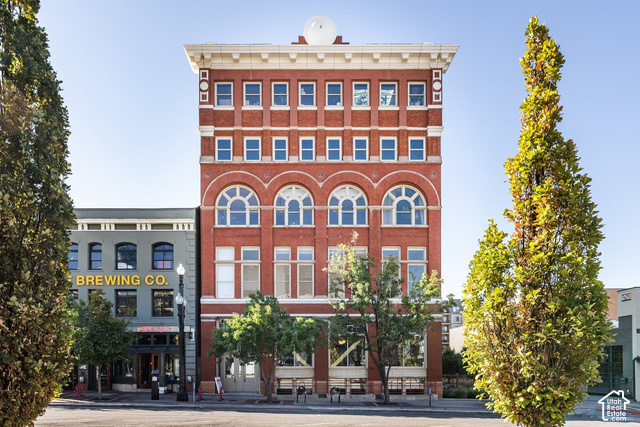 159 W Broadway S 303