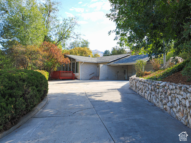 3765 Honeycut Rd