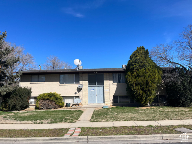 485 E WOODLAND AVE