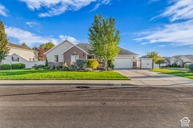 1334 E 1380 N