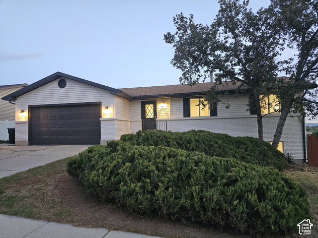 995 W River Point Cir
                     MLS #2188477