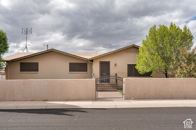 10 S 500 W
                     MLS #2188500